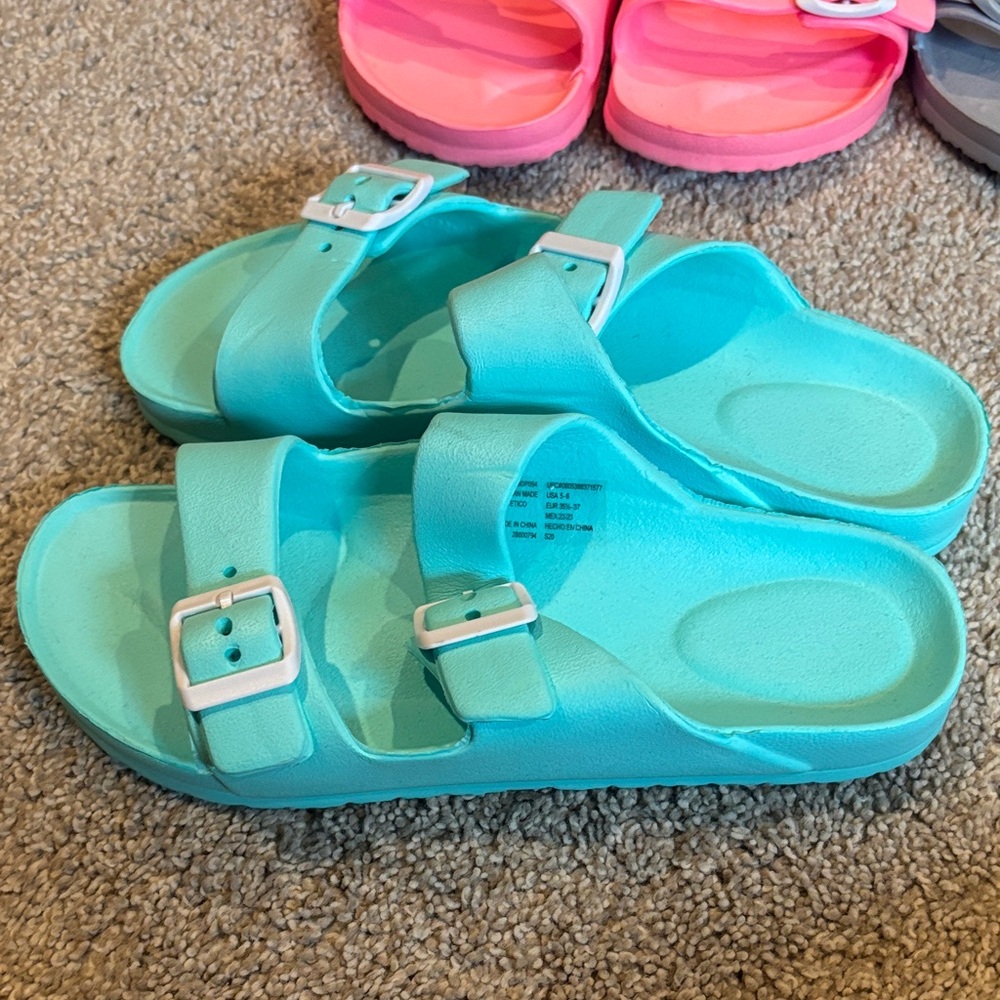 Sandals Set - Picture 3 of 16